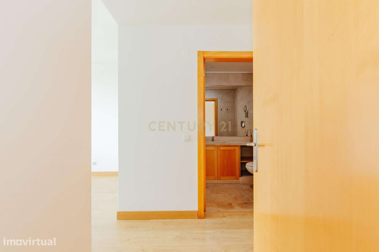 Apartamento T2 com vista rio no Edifício Âncora – Parque das Nações Su-8