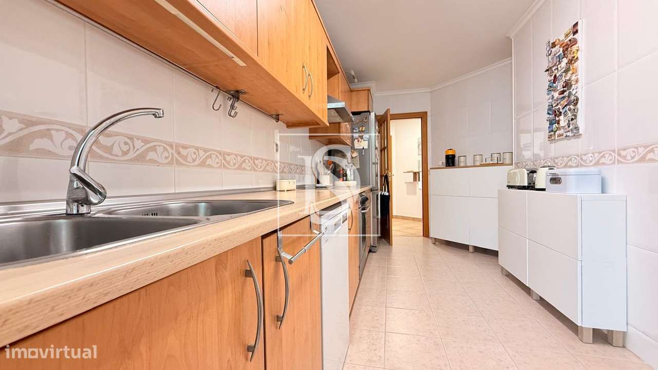 Apartamento T3 Renovado com Parqueamento em Alhos Vedros-12