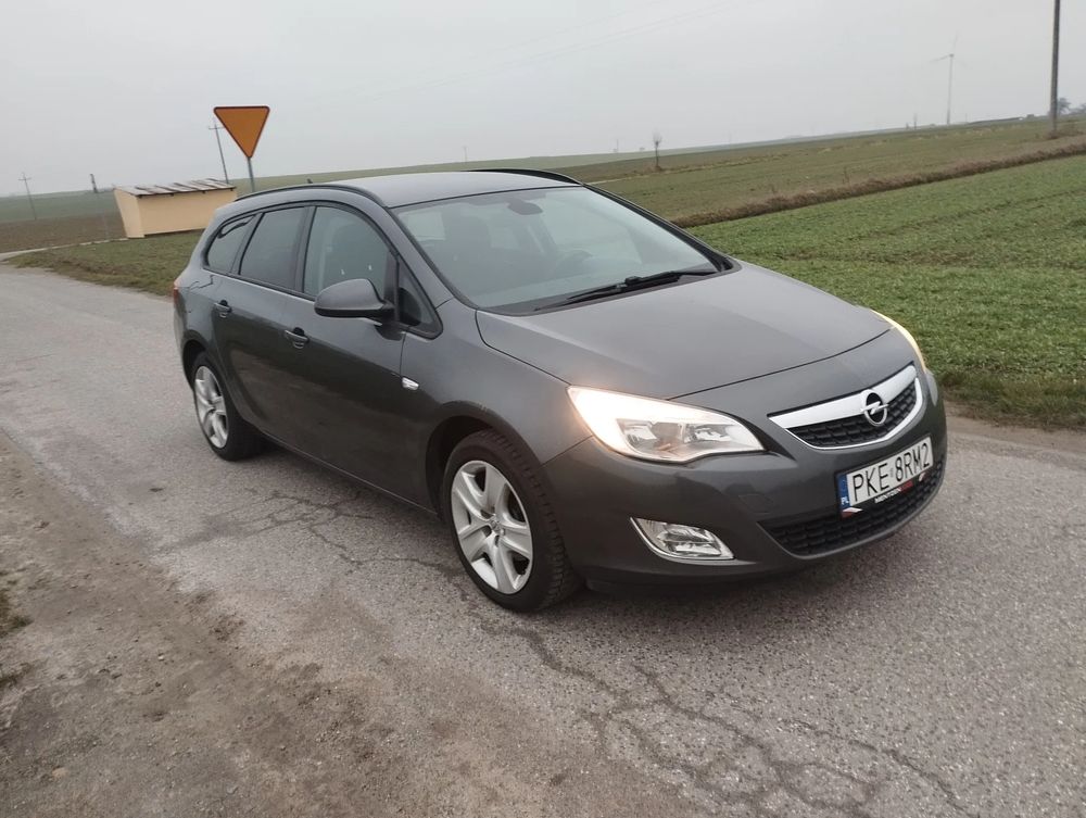Opel Astra J 1.7 CDTI Sport 2011