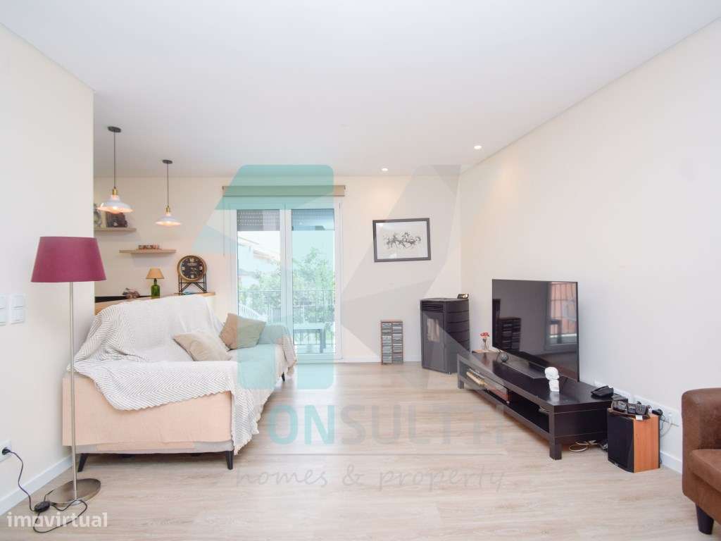 Fantástica Moradia geminada T3+1 com piscina - São Domingos de Rana-9