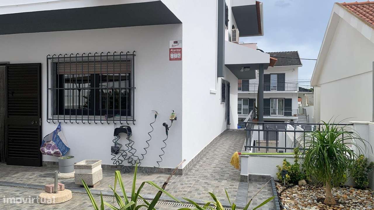 Moradia T3+1 em Vale de Milhaços-8