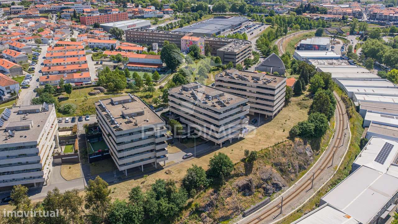 Exclusivo T3 de Prestígio em Urgezes – Luz, Sofisticação e Espaço S...-35