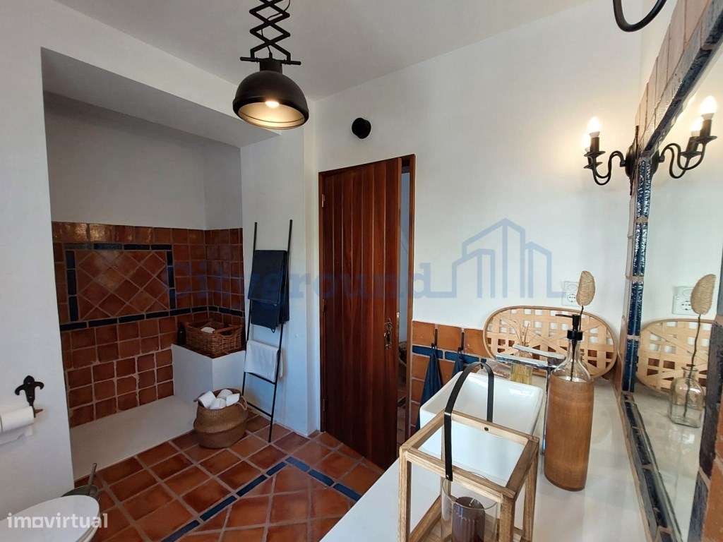 Charme com toque de luxo - Moradia V4 de 2 pisos com jardim em Regu...-20