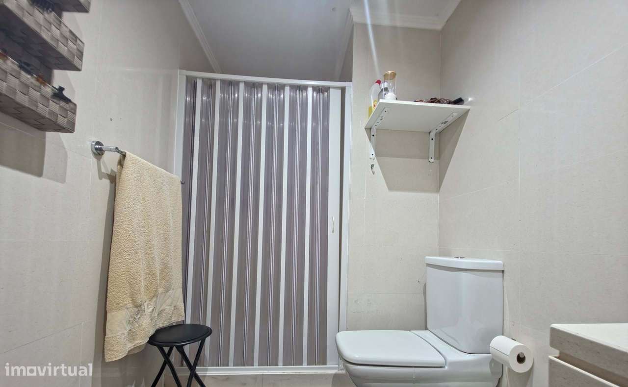 Apartamento fabuloso, familiar, T3, 2WC, Estacionamento privado. Ponta-10