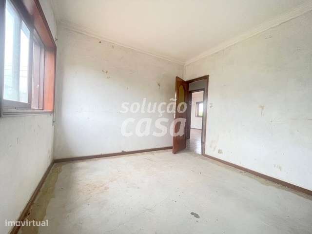 Moradia Isolada T4 para REMODELAR, com 2860m2 de Terreno!-18