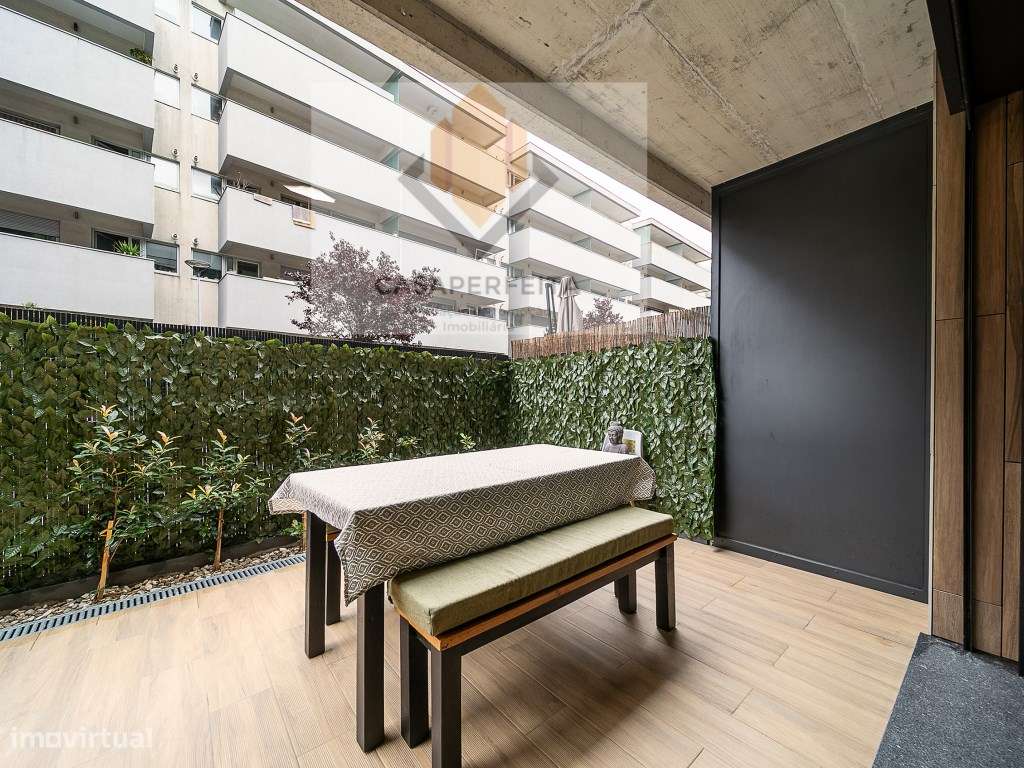 Fabuloso T2 Como Novo com Terraço e Lugar de Garagem - Candal-23