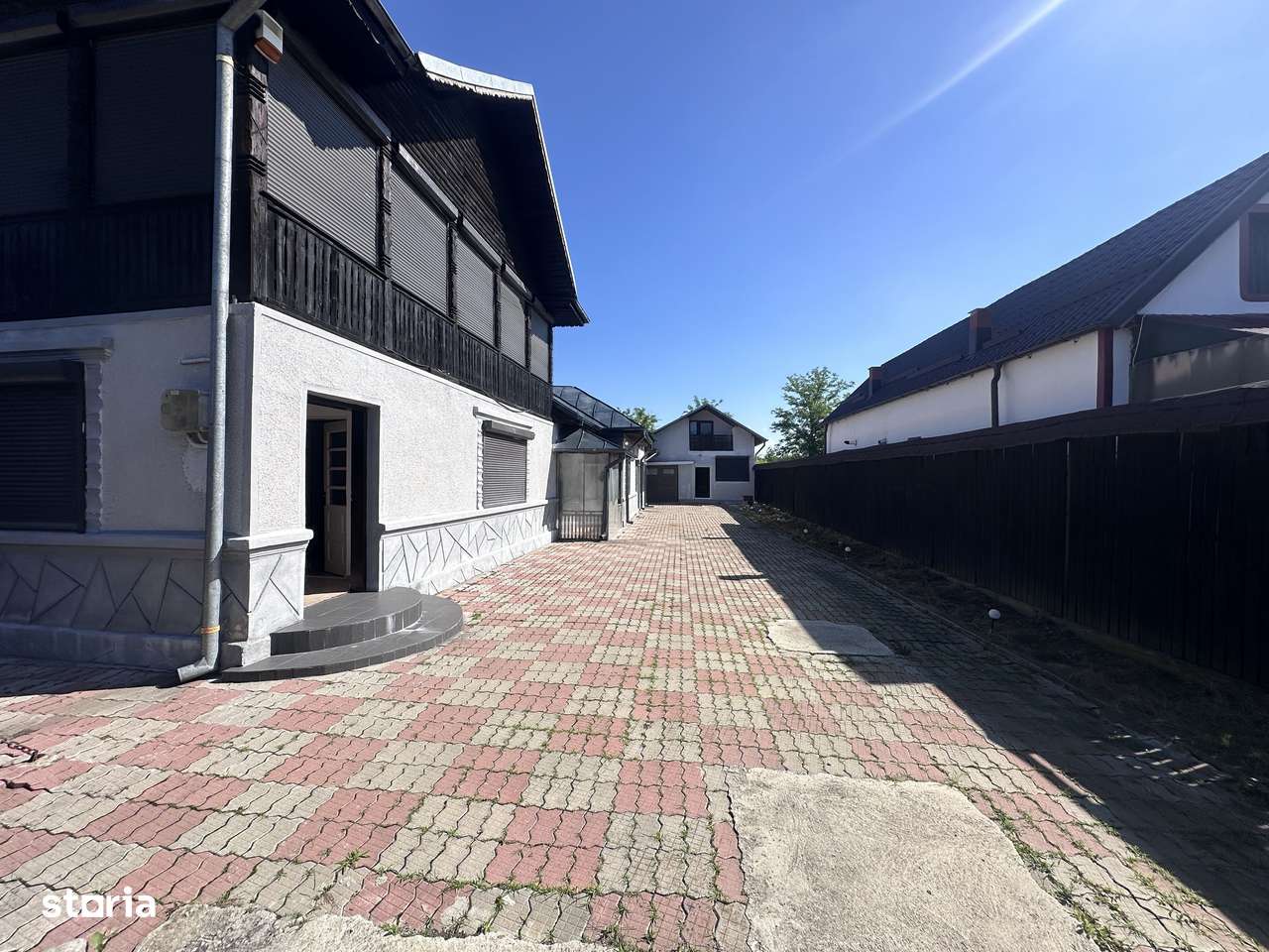 Vanzare casă P+1E cu garaj, beci și 653 mp teren-Valea Voievozilor-1