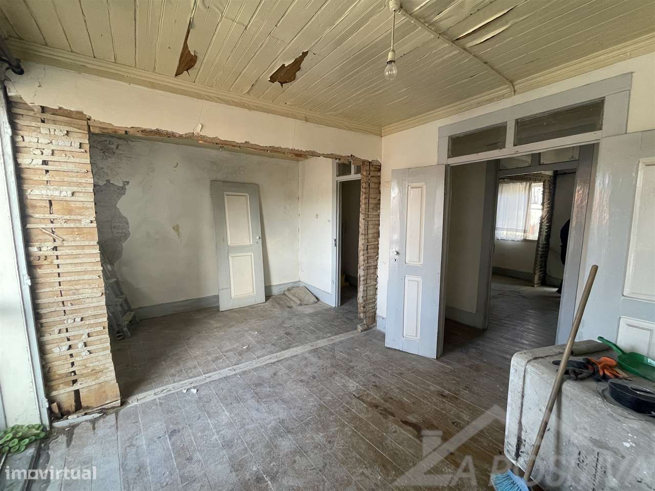 Moradia para Restaurar T3 Venda em Arcozelo,Gouveia-13
