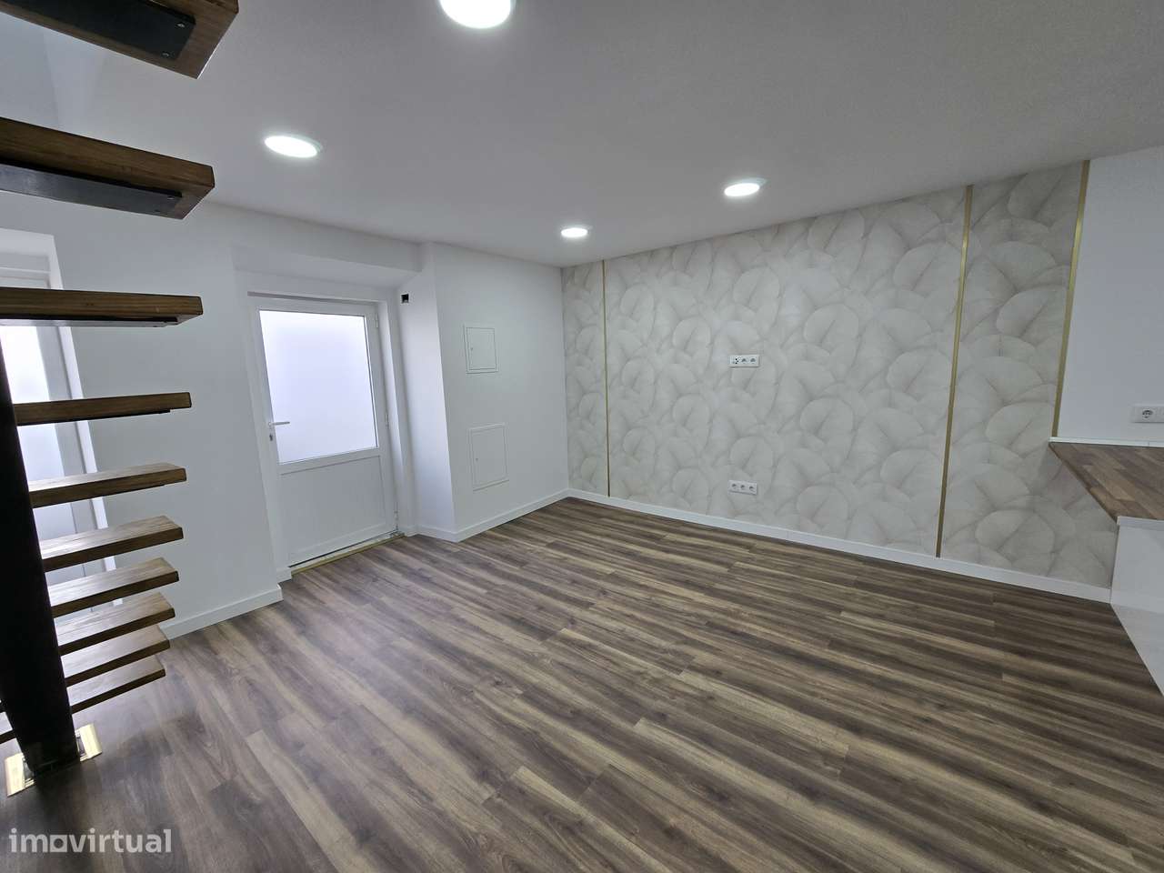 Fantástica Moradia T2 Totalmente Renovada na Zona Histórica de Palmela-4