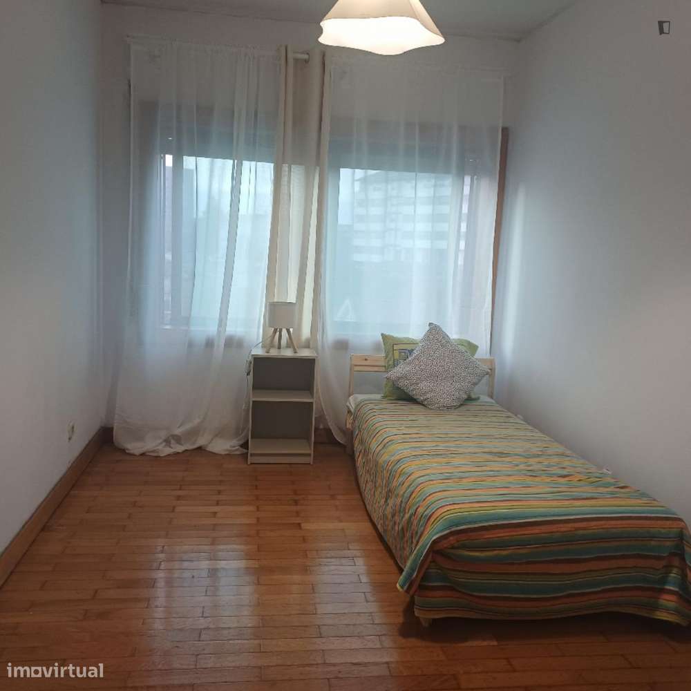 Quarto - localizado em Águas Santas Porto - Grande imagem: 2/9