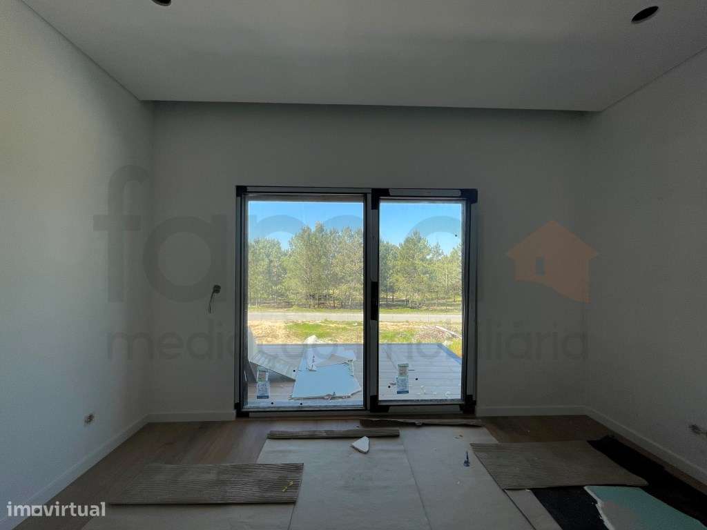Moradia T3 com jardim e piscina em zona residencial tranquila-38