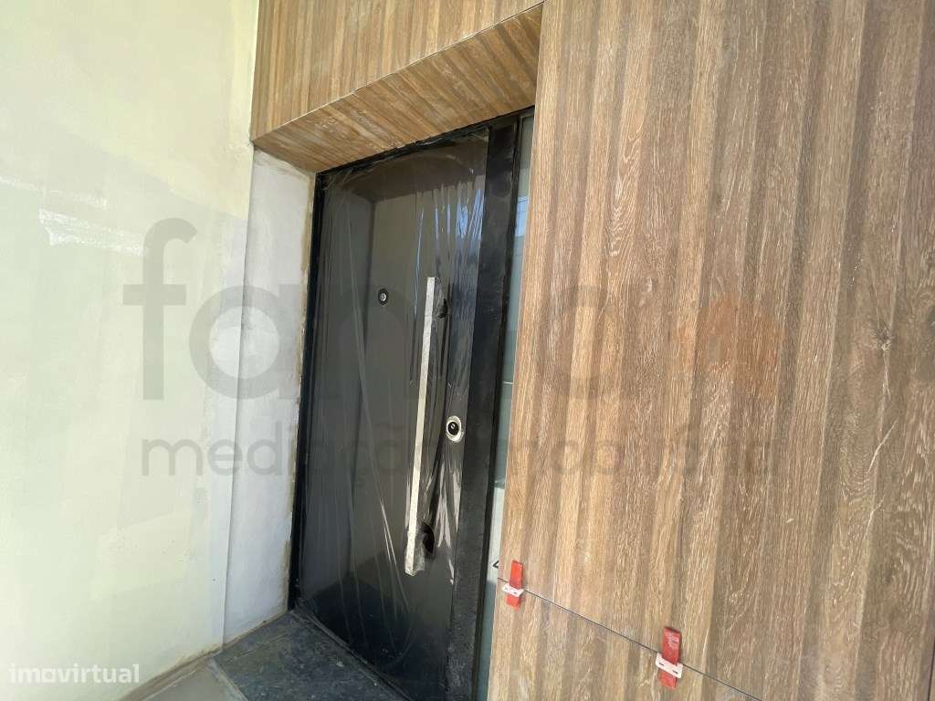Moradia T3 com jardim e piscina em zona residencial tranquila-45
