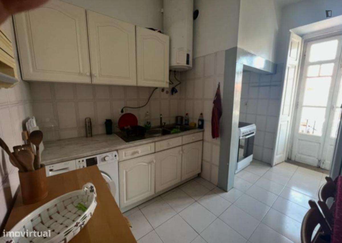 Quarto - localizado em Penha Lisbon - Grande imagem: 3/7