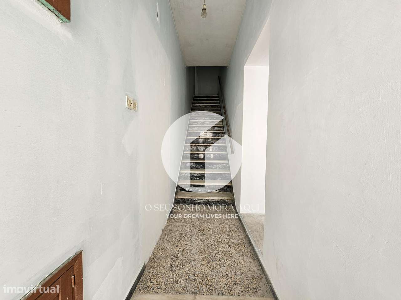 Moradia T5 com pisos independentes em Estoi-13