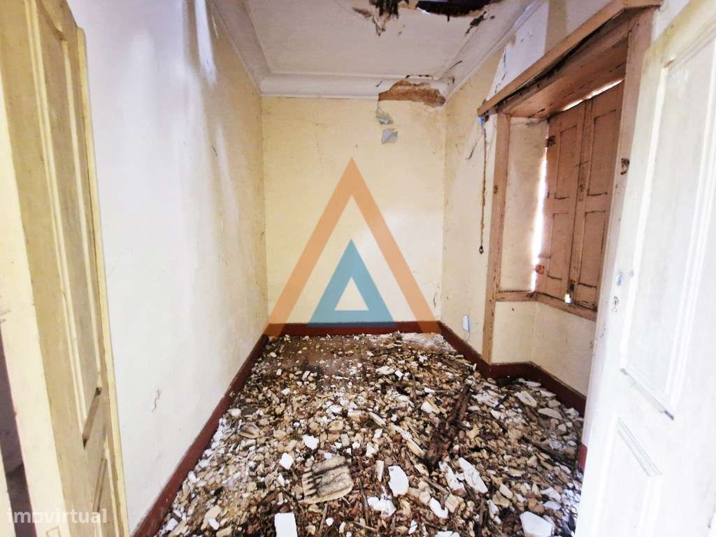 Maravilhosa quinta com casa e terreno-16