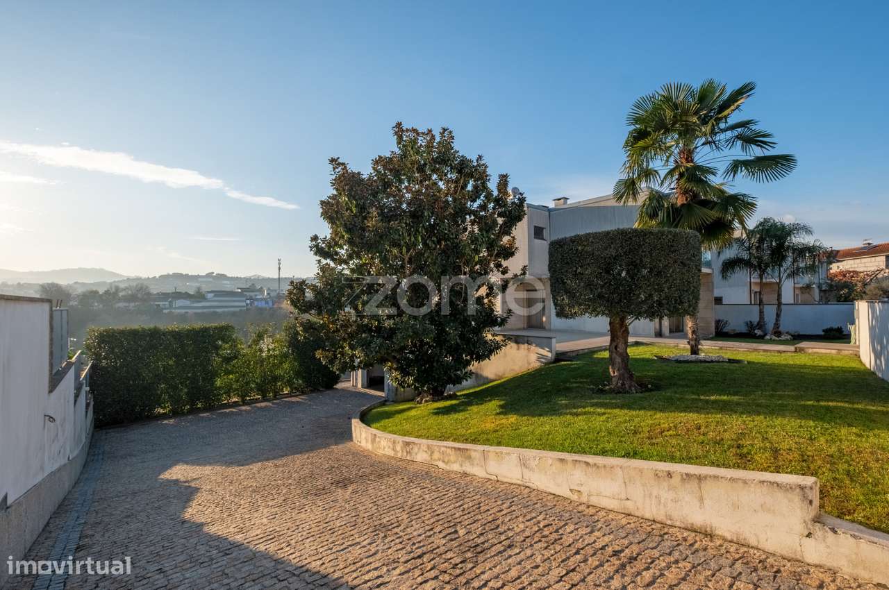 Moradia T3+1 como nova, com piscina e jardim - Amarante, Porto - Grande imagem: 4/57