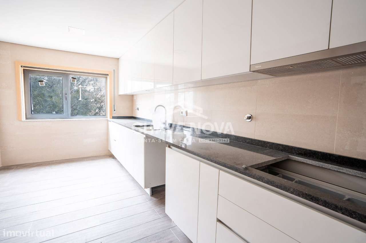 Moradia T3+1 situada em Laborim junto a A1 e Avenida da República - Grande imagem: 2/23