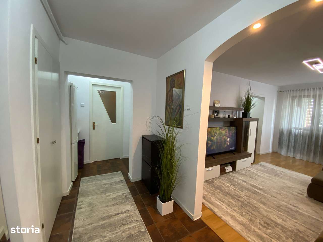 Apartament de 3 camere elegant, situat într-o zonă verde și liniștită - Imagine principală: 3/8
