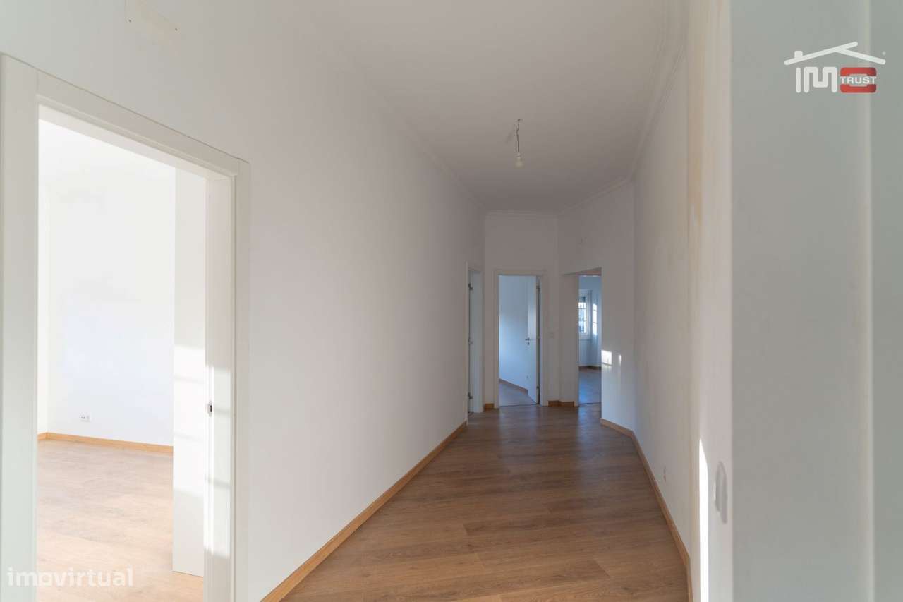 OPORTUNIDADE INVESTIMENTO - APARTAMENTO T4 CONVERTIDO EM T5 COM TER...-24