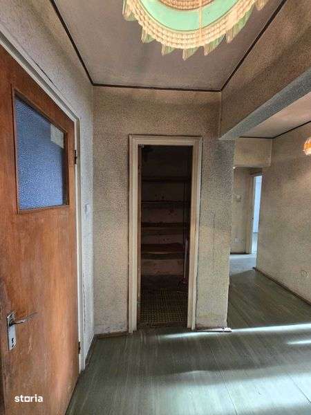 Vand apartament 3 camere decomandat langa Metrou Brancusi