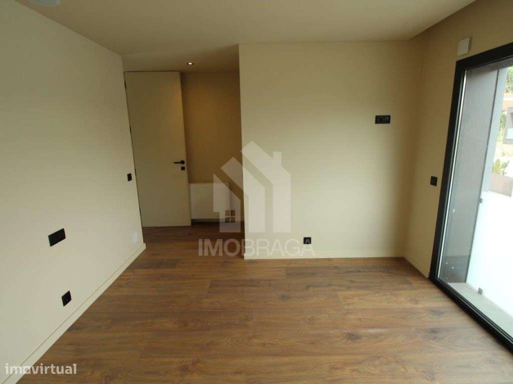 Moradia de Gaveto T3 Nova com 3 Suites | Pronta a Habitar | S. Pedr...-27