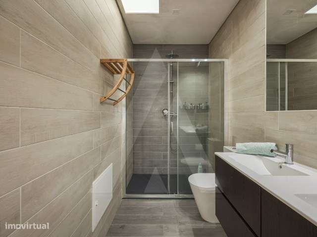 Moradia T4 de arquitetura moderna localizada em Aradas-19