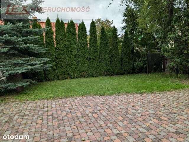 Dom w Zawierciu z oddzielną klatką schodową-9