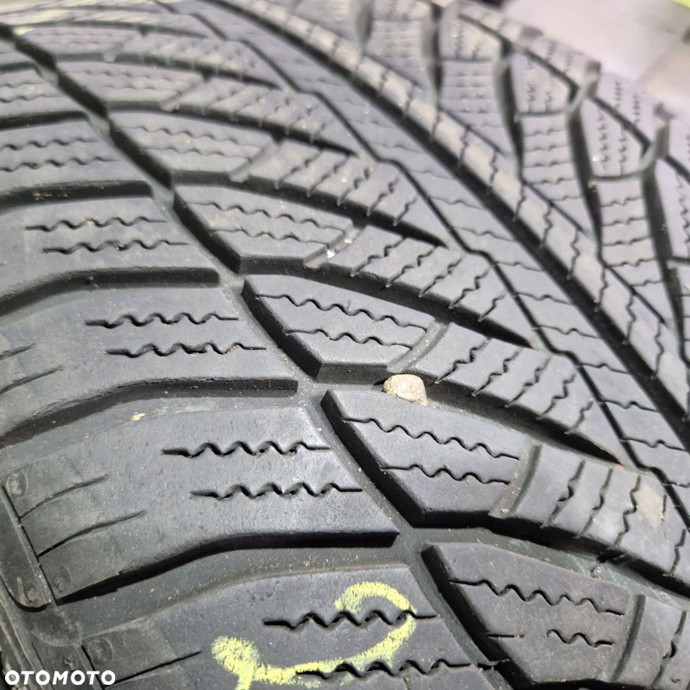 GOODYEAR ULTRAGRIP 8 245/45R19 102V RSC 6mm 2X 17R - 3