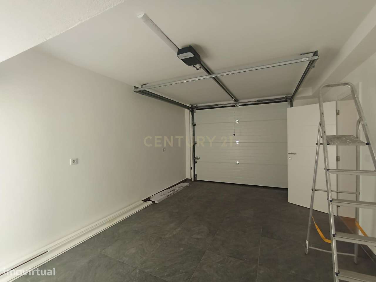 Moradia geminada no centro da Costa da Caparica-12