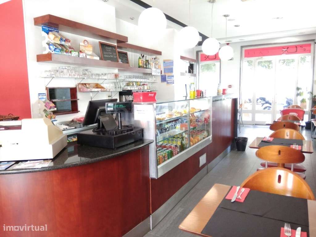 Café / Restaurante em Pleno Funcionamento - Junto à Renault de Telh... - Grande imagem: 5/21
