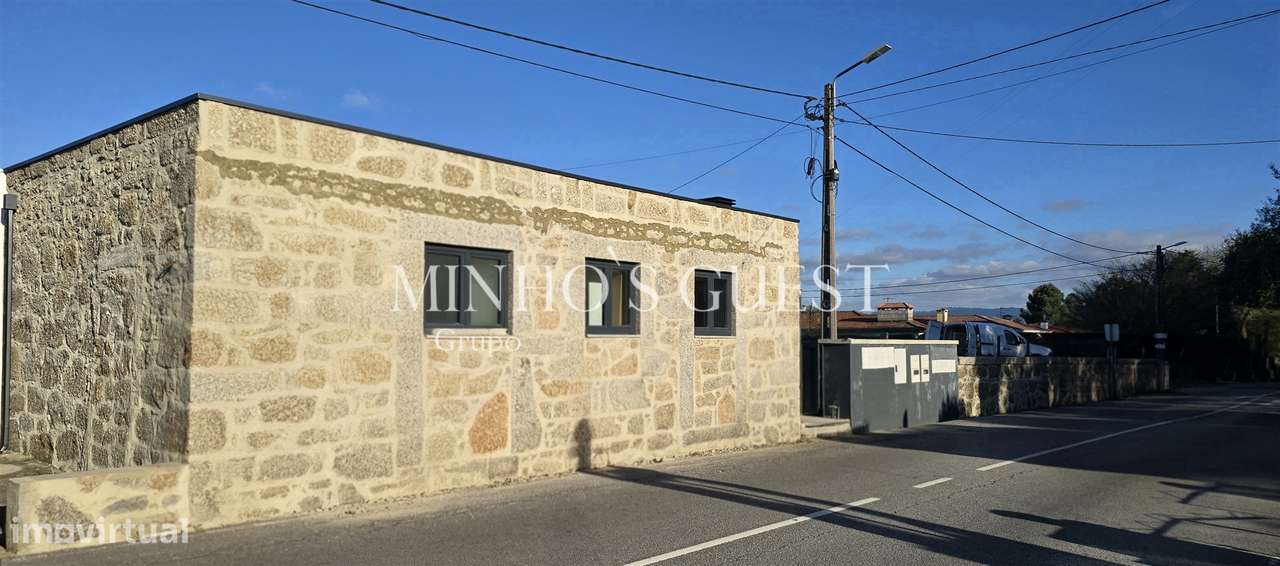 4 Moradias + Terreno c/ possibilidade de negócio - Vila Nova de Famali-6
