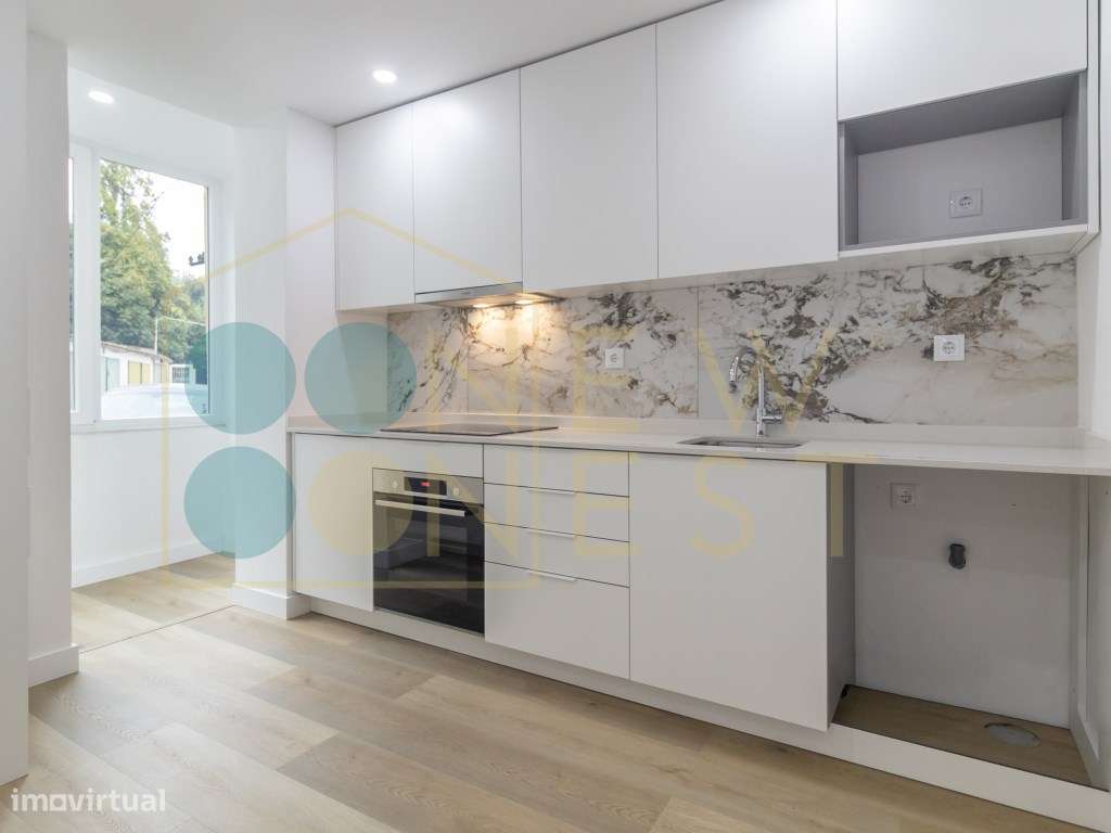 Apartamento T3 Remodelado com zona exterior comum junto ao parque e... - Grande imagem: 2/45