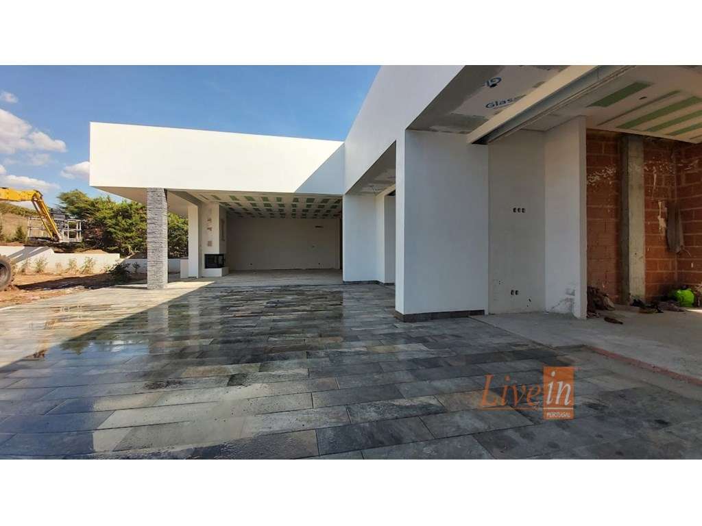 Quinta com Moradia T4 Isolada na Azueira em Mafra-8