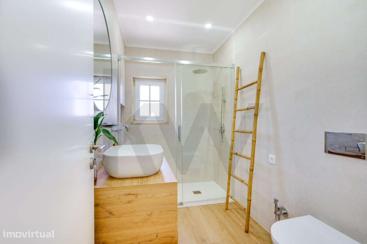 Fabulosa Moradia T4 com Piscina e Espaço Exterior-18