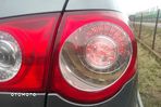 Volkswagen Passat B6 Kombi 05- lampa tył prawa w błotnik, kompletna -świeci, - 1