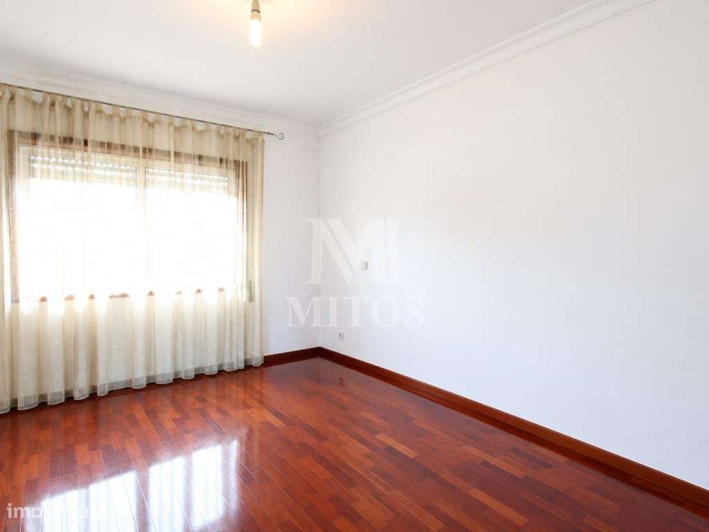 Apartamento T1+1 no Coração de Valongo com Garagem e Lareira-11