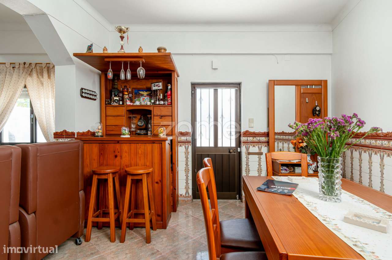 Moradia T1 + 1 Azambuja com Espaço Comercial-10
