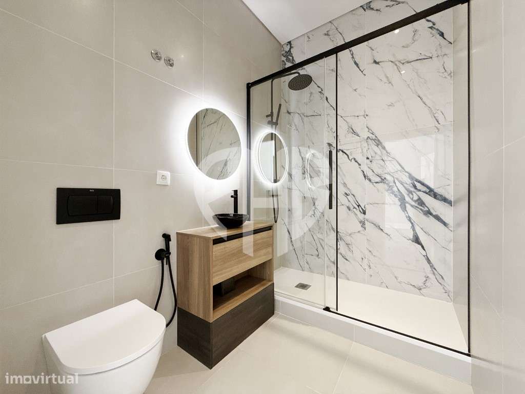 Apartamento T3 // Totalmente Renovado - Av. Almirante Reis-31