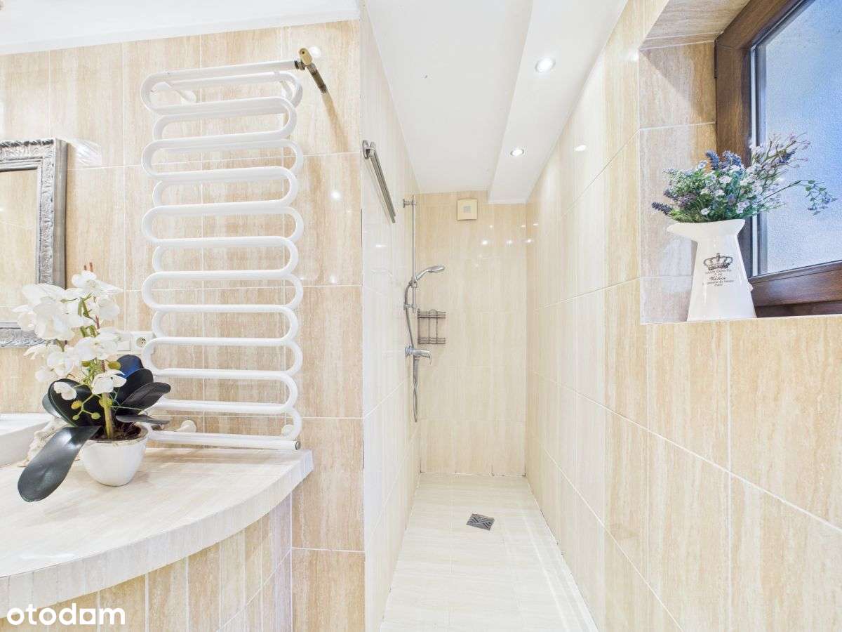 Wyjątkowy dom z garażem i przestronną działką-14