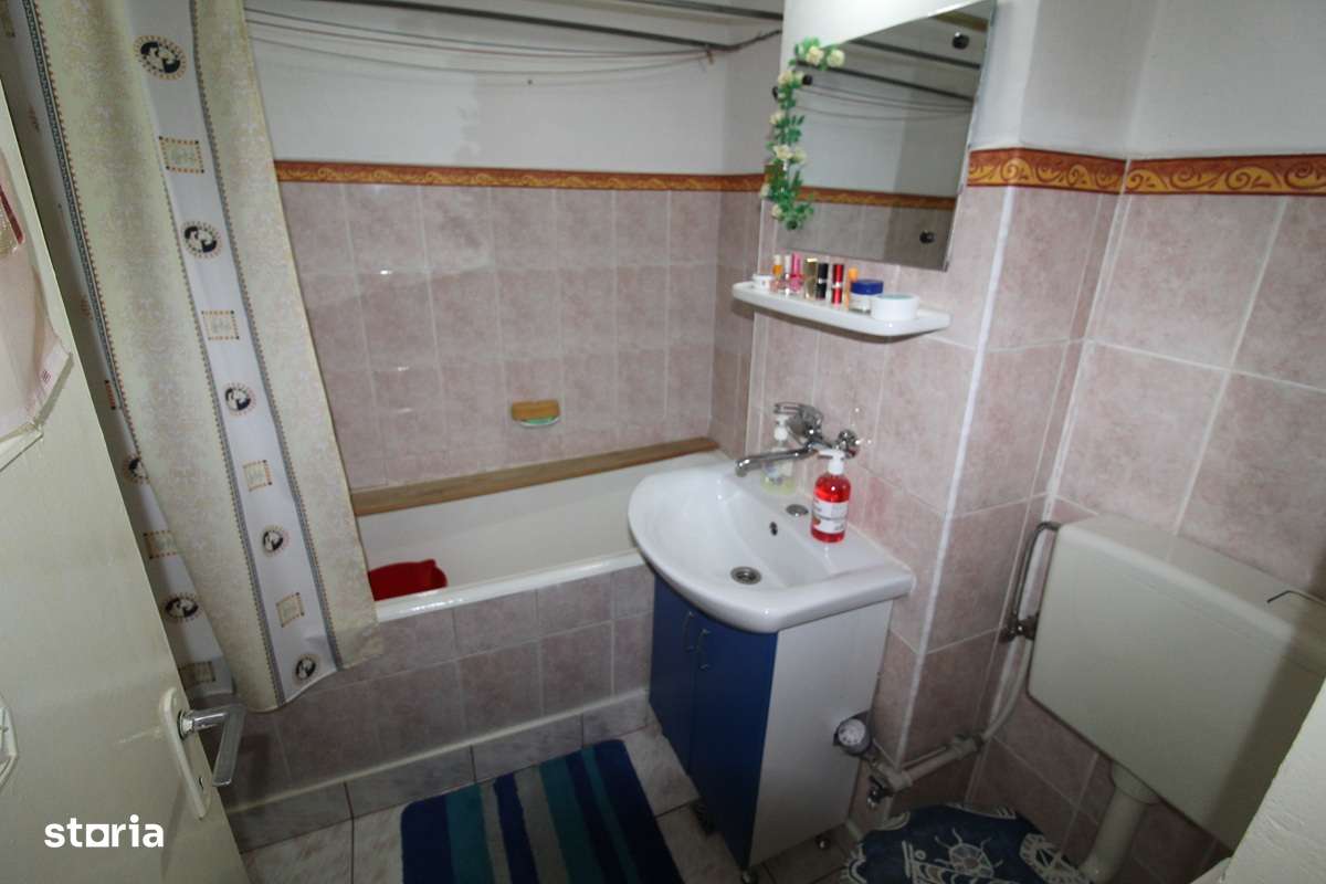 Vând apartament 4 camere în Hunedoara, zona OM-Str.Mățișorului, et. 2-11