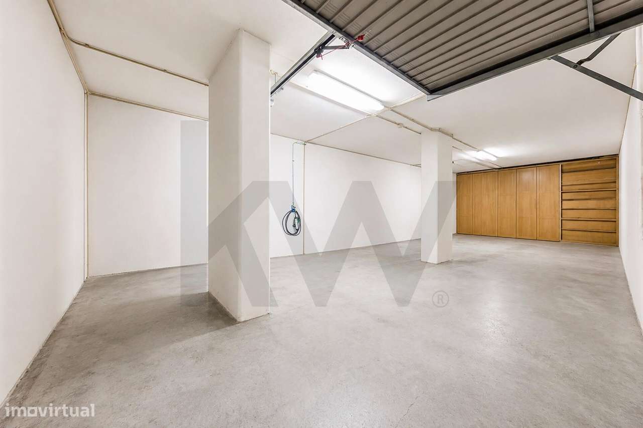 T2 com Box de 50 m2 no Parque Residencial do Almirante – Santo António-26