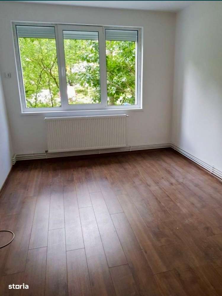 Apartament 3 camere de vanzare – Str. Toamnei, decomandat, 149900 euro - Imagine principală: 4/7