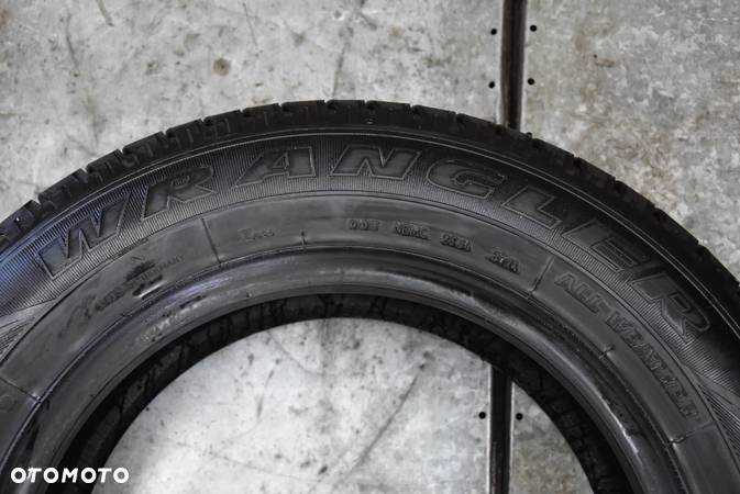 OPONA 235/65 R17 - 2