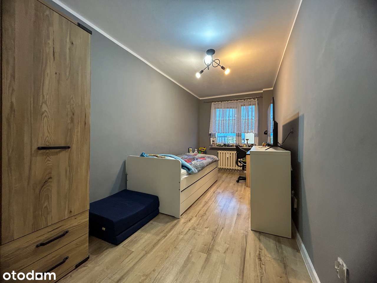 Na sprzedaż trzypokojowe mieszkanie - Piastów 10-5