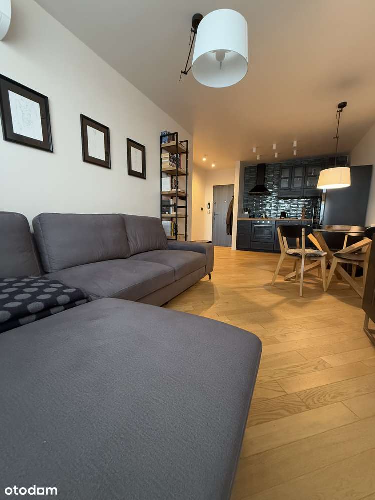 Komfortowe 2 pokojowe mieszkanie w centrum - gotowe do zamieszkania-0