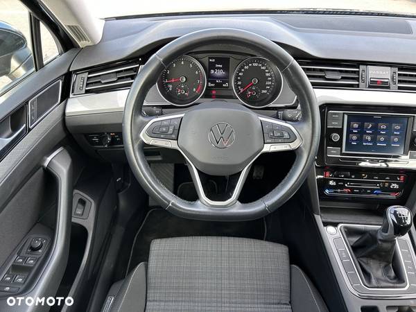 Volkswagen Passat - 5