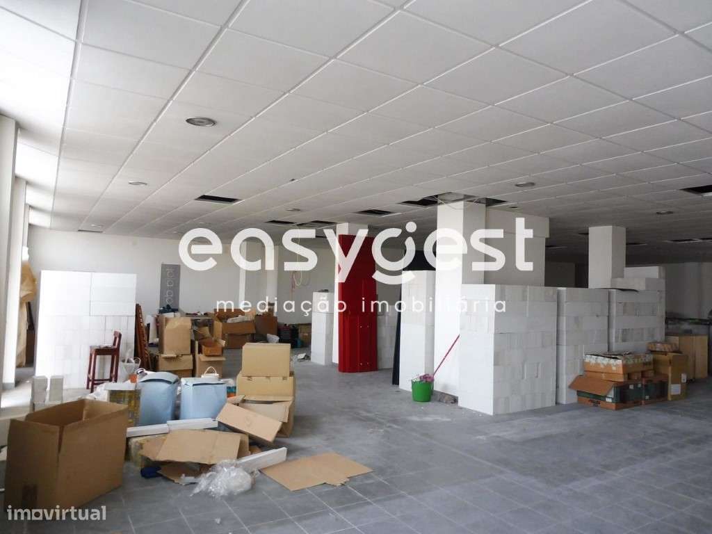 Loja situada no centro da Marinha Grande com uma área de 331m2 - Grande imagem: 2/11