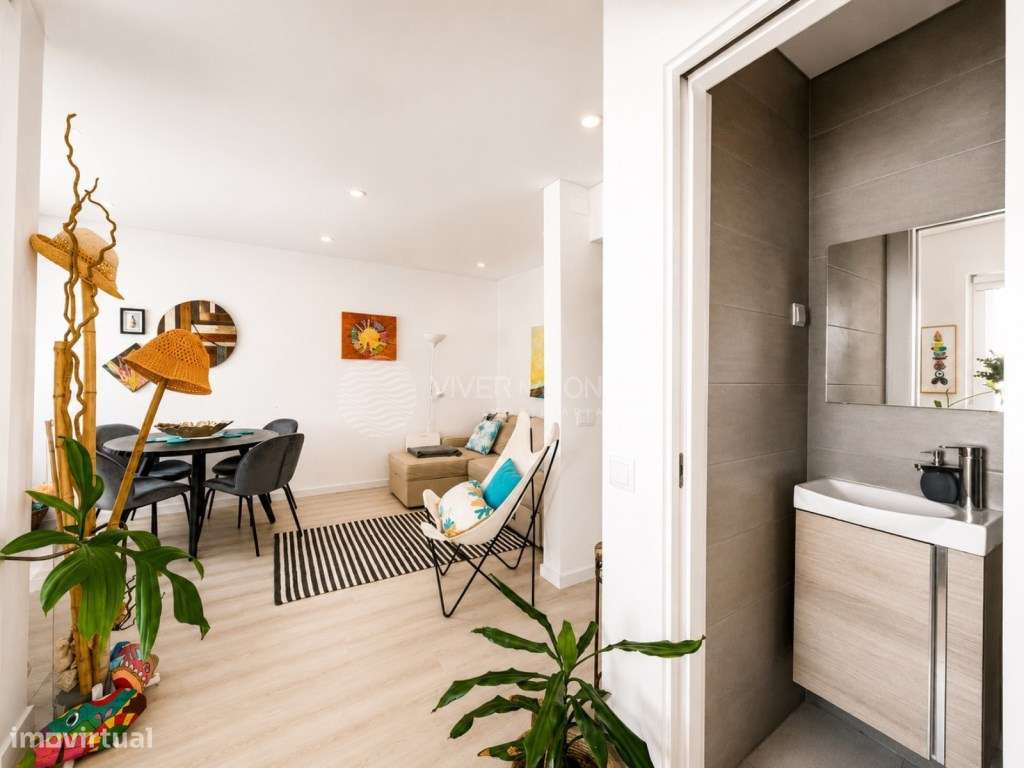 Andar de Moradia T2 remodelado em Santo António - Costa da Caparica-5