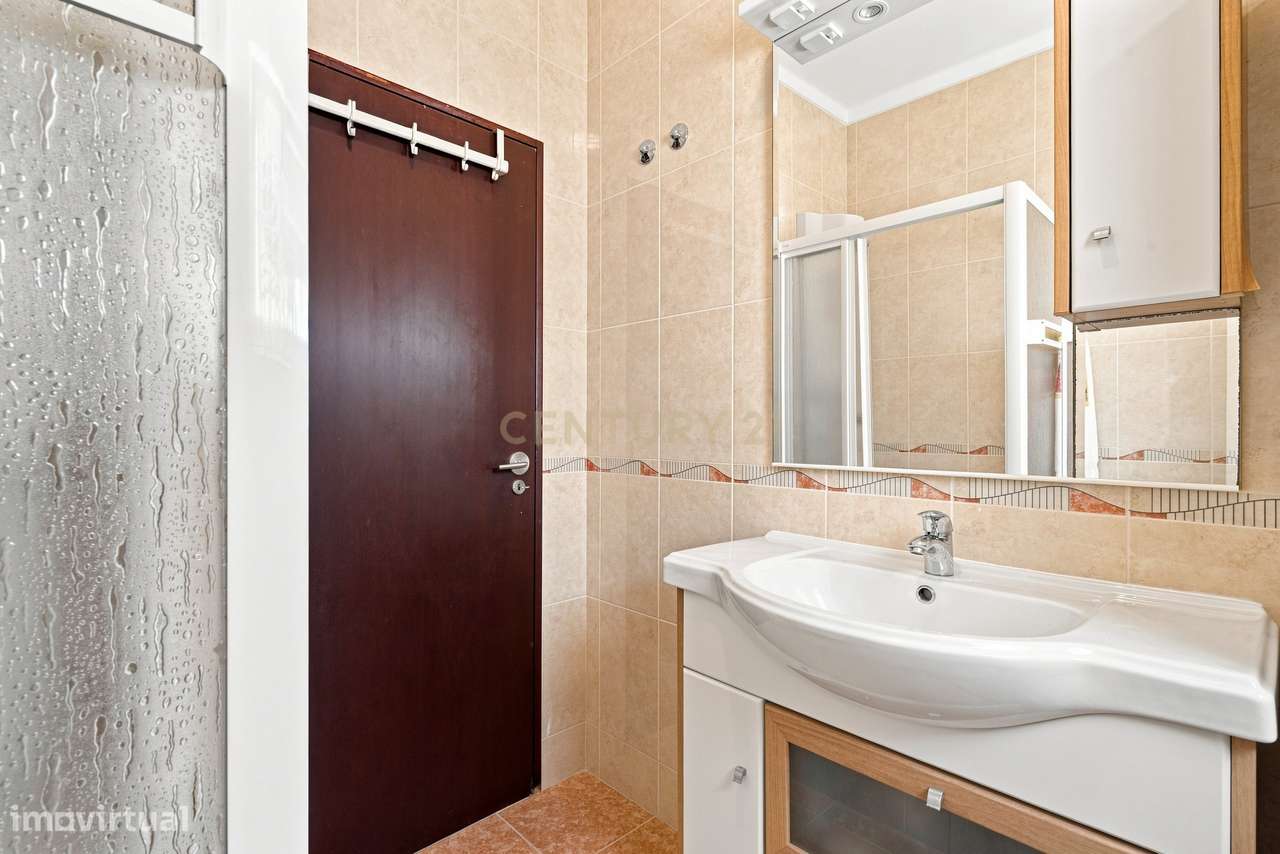MORADIA TÉRREA T2+2 COM GARAGEM E PISCINA AQUECIDA, NA SILVEIRA, A 5 M-18