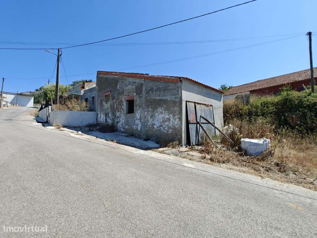 Moradia com vista desafogada para reconstrução - Grande imagem: 4/35